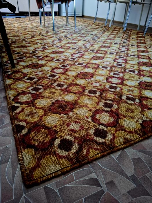 Продаются ковёр и палас.