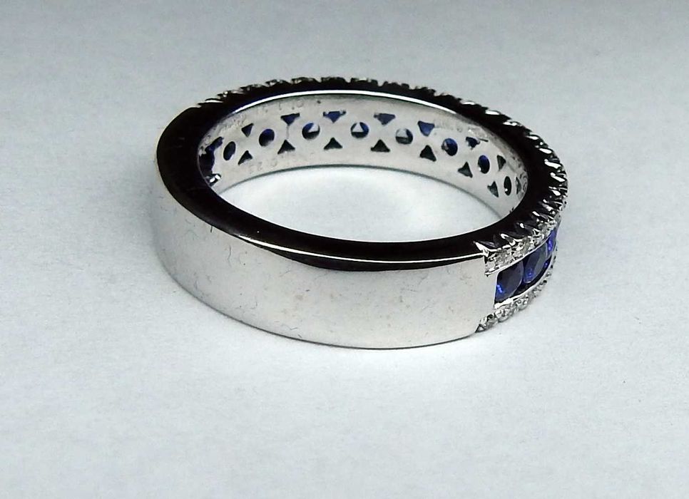 Пръстен бяло злато с диаманти и сапфири