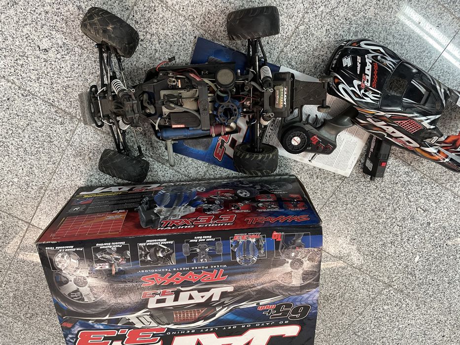 Vănd automodel cu motor termic Traxxas Jato