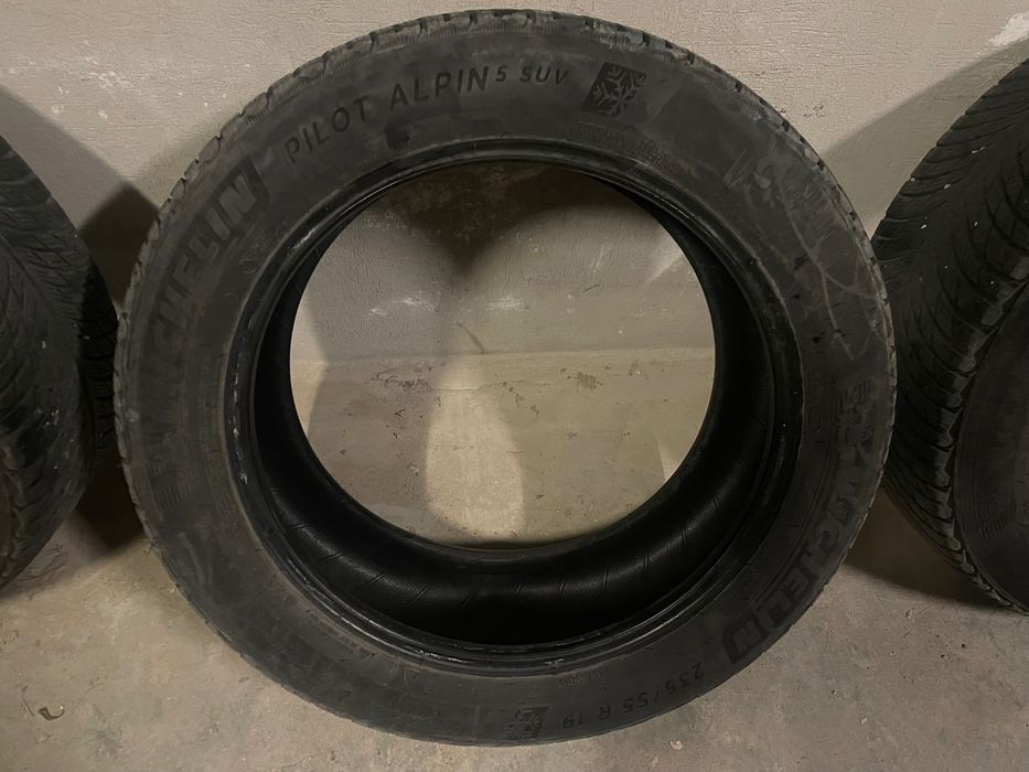 Продавам зимни гуми за кола Michelin 235/55 R19
