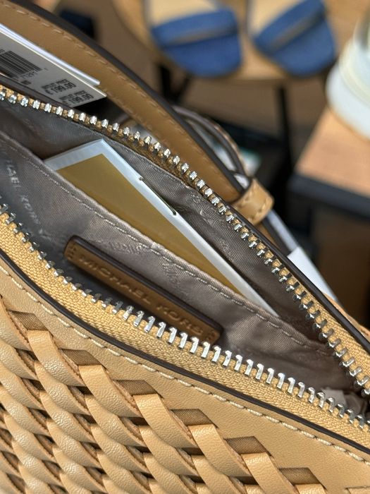 Малка дамска чанта Michael Kors Carmela Peanut