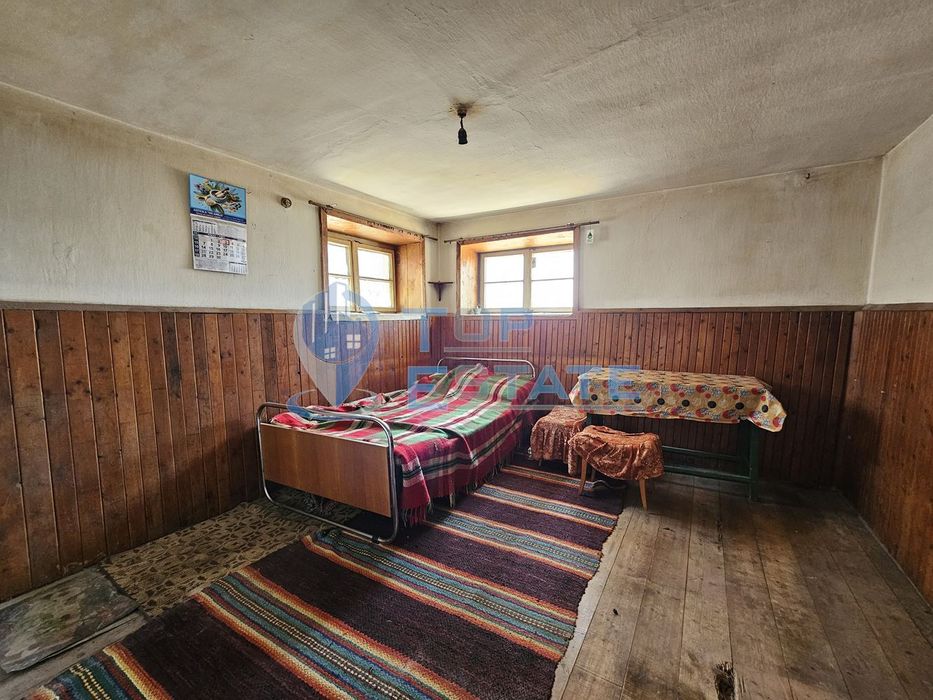 Здрава тухлена къща с три спални в село Копривец, област Русе