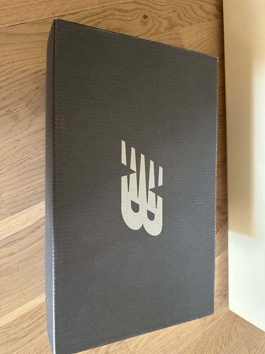 New Balance размер 43  новые в упаковке