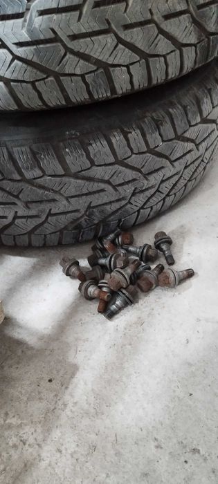 Джанти с гуми 5х108 17