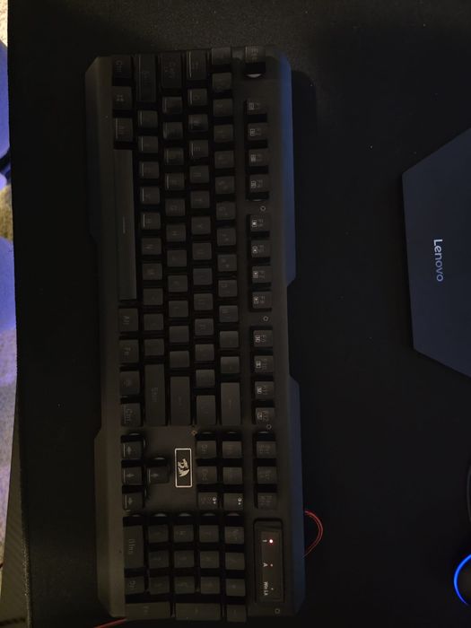 Vând tastatură redragon