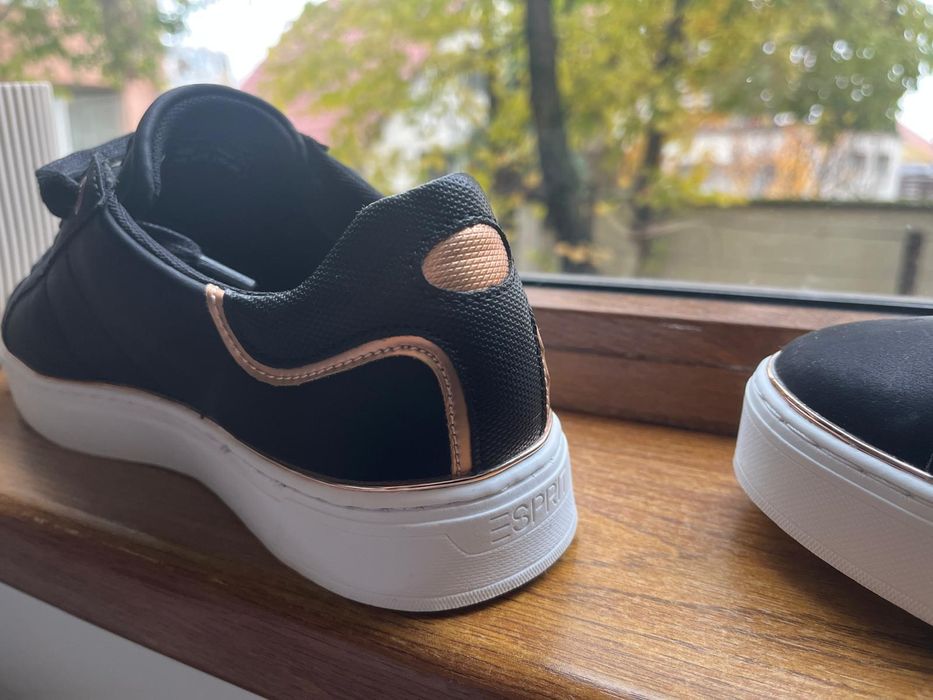 Adidasi Esprit stare perfectă