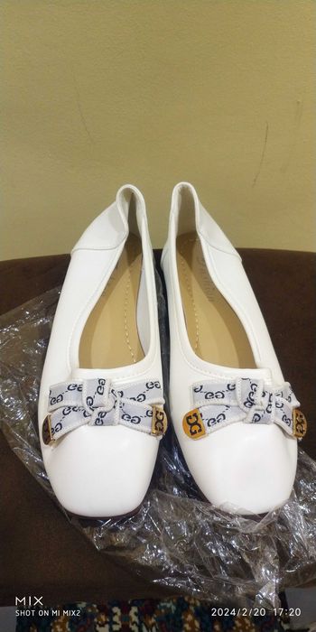 Женская мокасины белого цвета