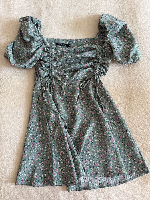 Продам женские платья