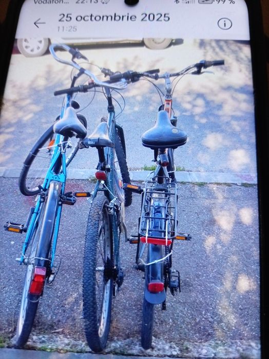 Vind patru biciclete doua au cadru din carbon