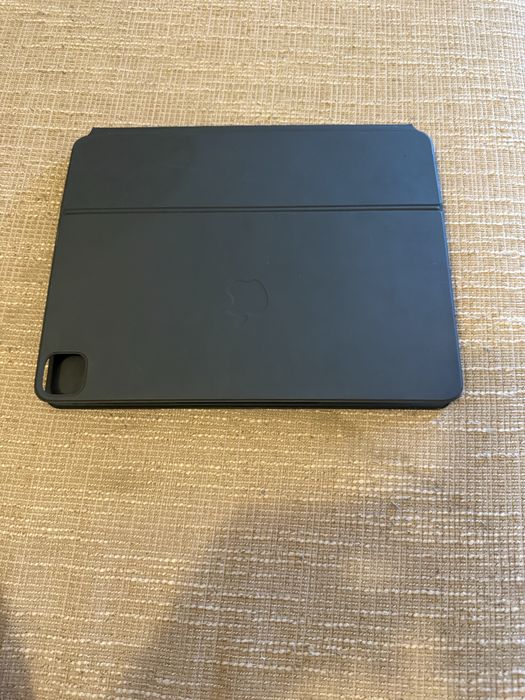 Magic Keyboard + Apple Pencil