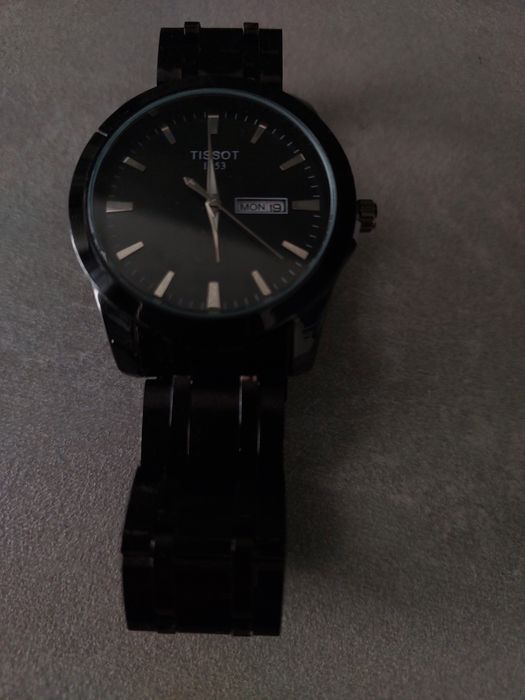 Наручные часы tissot 
Успейте купить очень дёшево 
 кто купит в течени