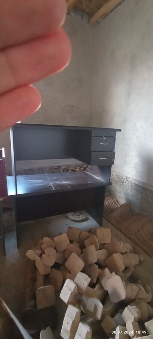 ofisniy  mebel  xolati yaxshi