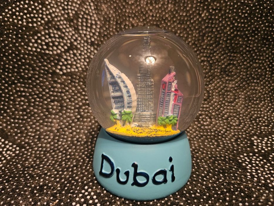 Сувенирный снежный шар