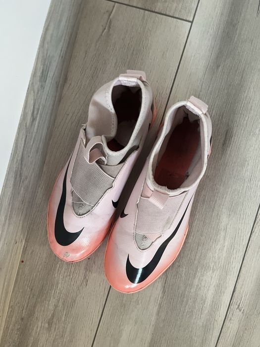 Adidasi fotbal nike