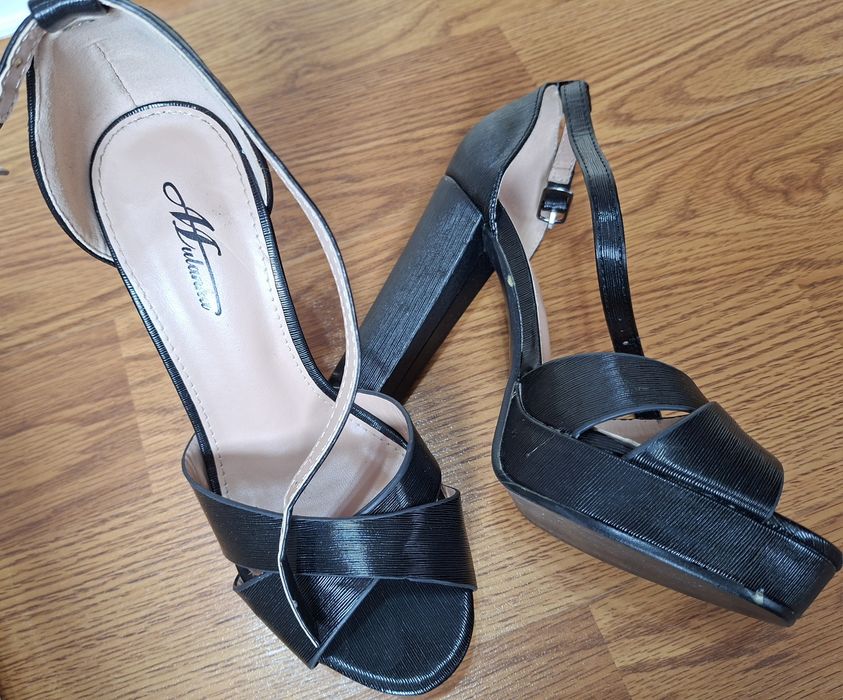 Sandale cu toc, marimea 36