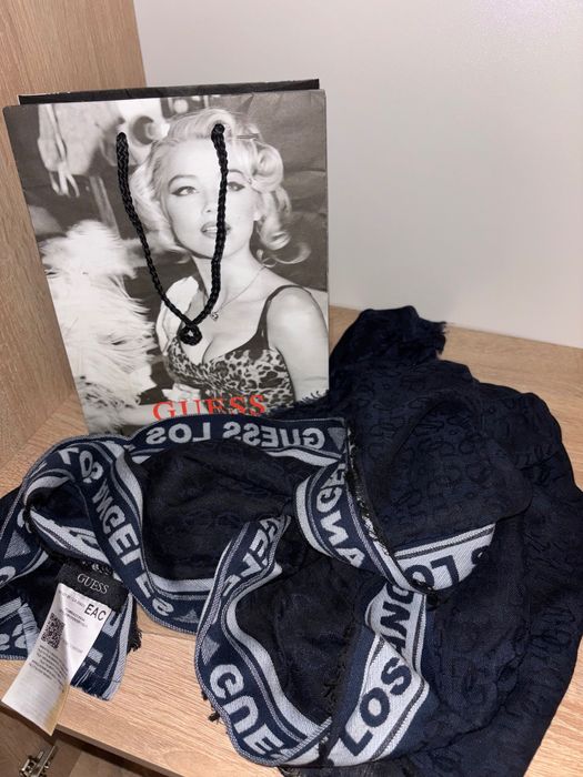 Eșarfă Guess bleumarin imprimeu