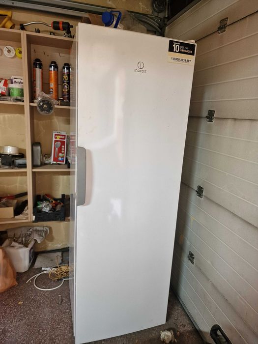 Продам морозильник Indesit