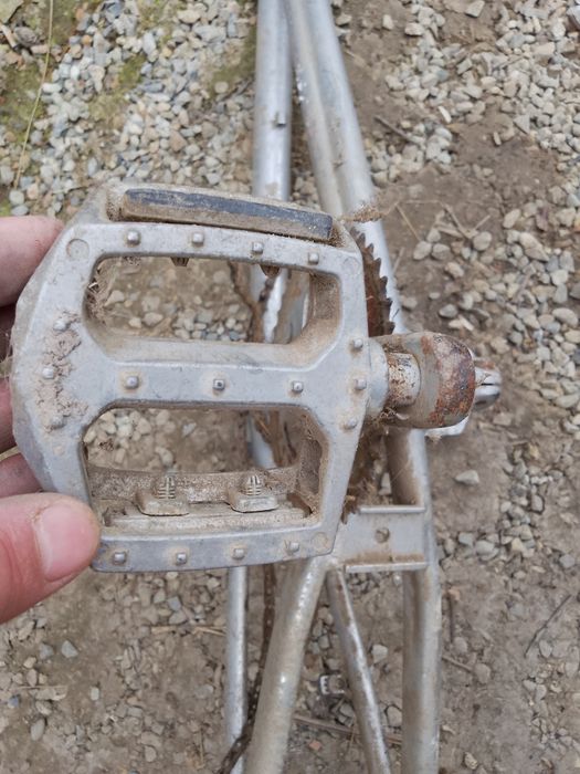 Vând bicicleta BMX pentru piese