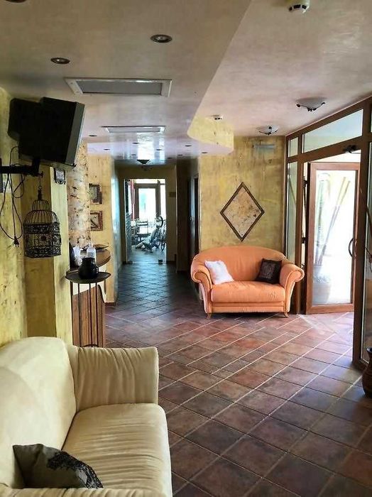 Предлагаме на Вашето внимание работещ семеен хотел в гр. Несебър