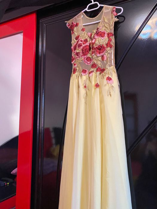 Vand rochie elegantă.
