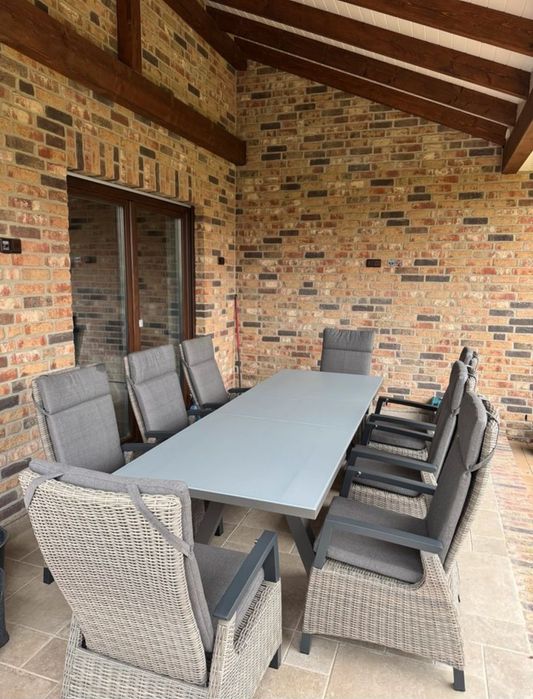 Маса със 8 стола