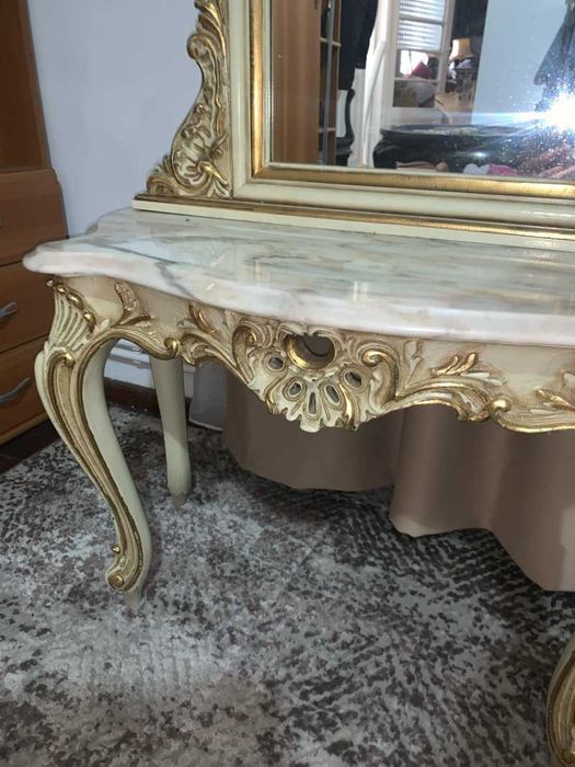 Oglinda cu consola de podea