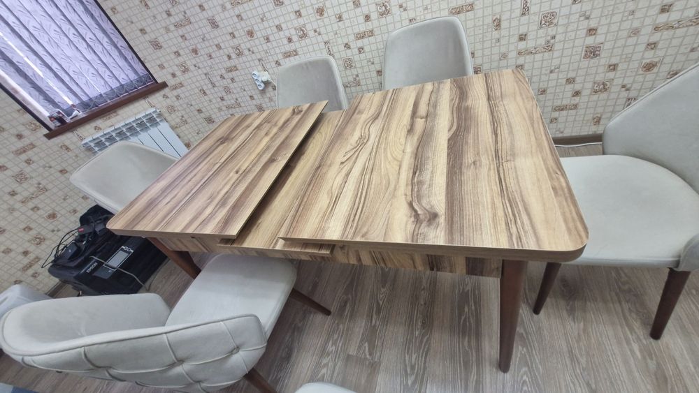 Кухонный стол со стульями