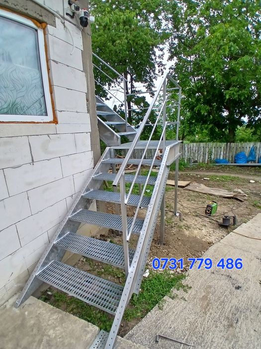 Scări metalice la comandă