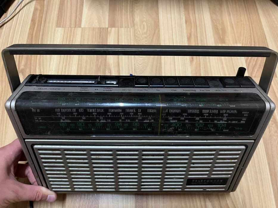 Радио Telefunken partner 700.