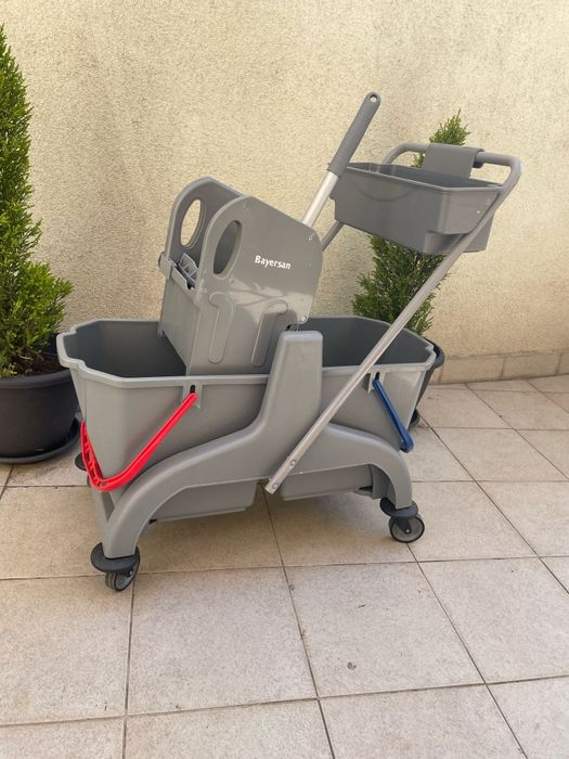 Carucior de curatenie profesional cu presa, storcator si 2 galeti