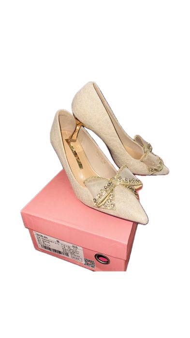 Вечерние туфли на каблуке