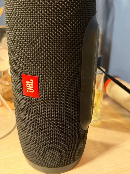 Колонка JBL Charge ( новая )