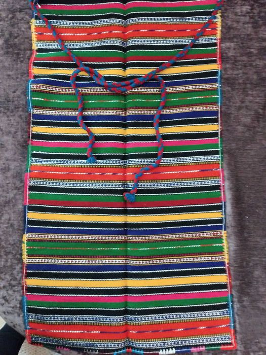 Битова престилка ръчно изтъкана от вълнен материал