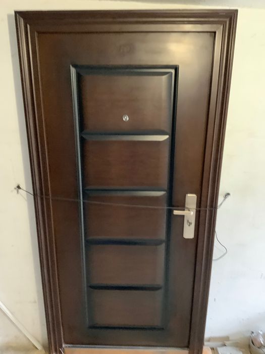 Входна метална врата