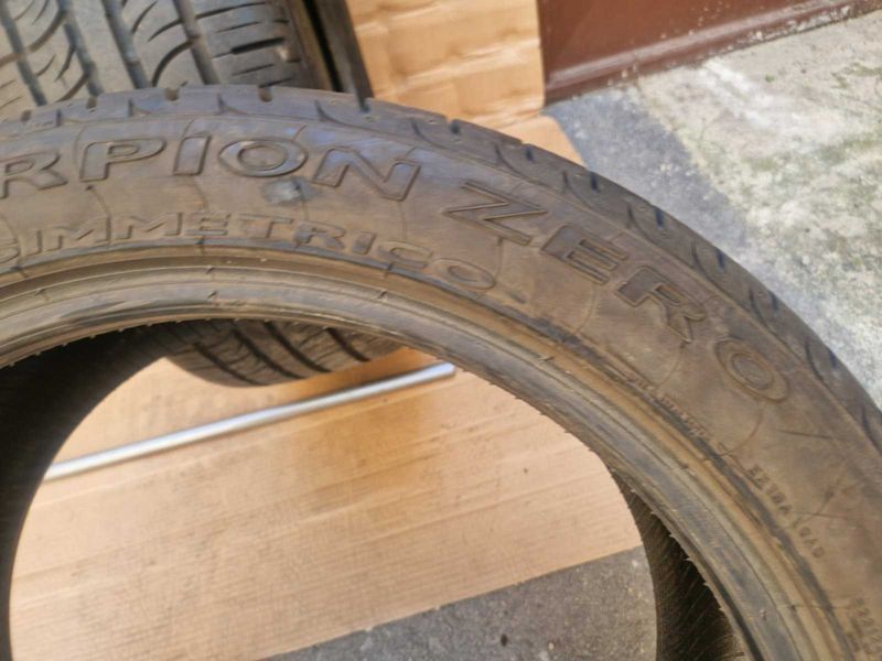 2 Pirelli R19 235/45
летни гуми
DOT3921