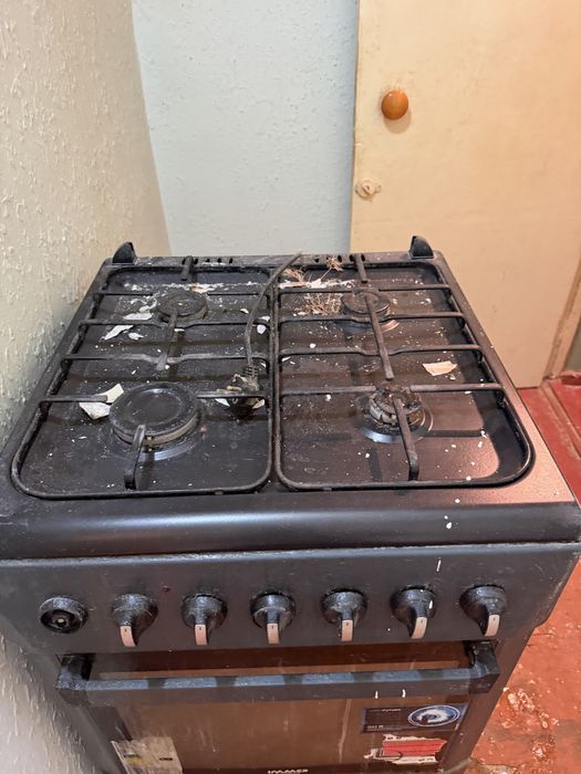 Gaz plita. Rabochiy xolatda xama joyi ishlidi