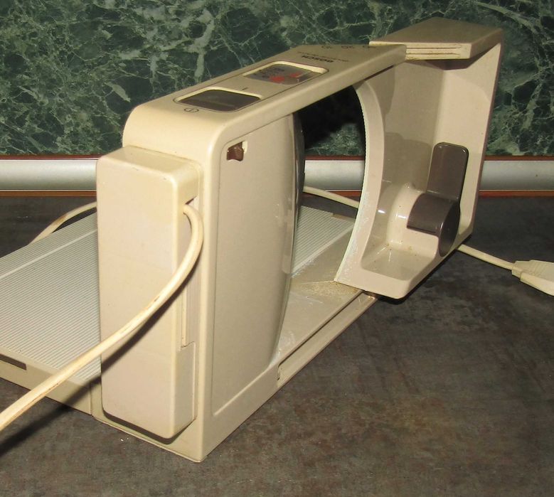 Електрическа машина за рязане на колбаси, хляб, сирена Bosch