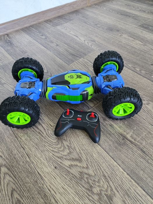 Продам машинку на пульту