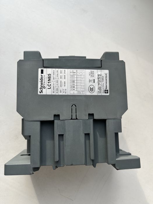 контактор Schneider Electric LC1N65.