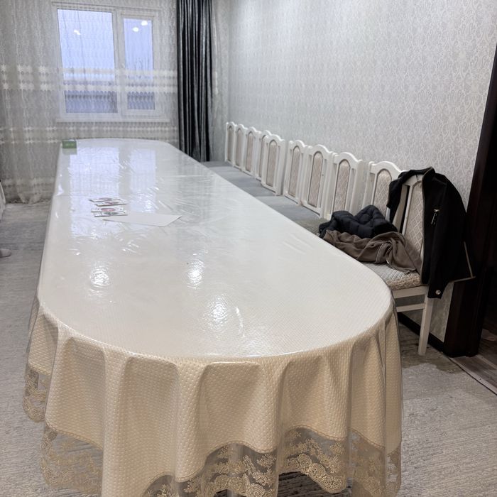 Обеденный большой стол