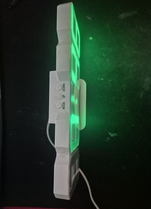 Часы настольные -настенные.