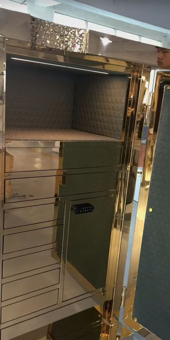 Latun, zanglamas po‘lat (nerjaveyka), tilla va boshqa rangli dekor buy