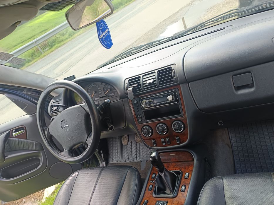Mercedes ML 2.7  Manual
