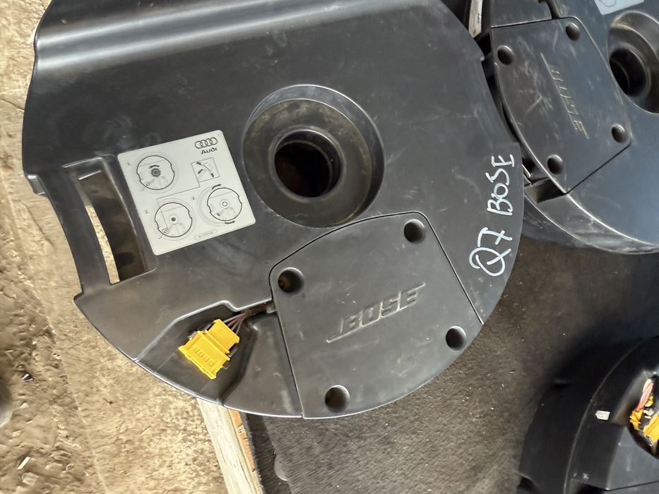 Бас колона буфер субуфер 4L0035382 b Audi Q7 bose туба
