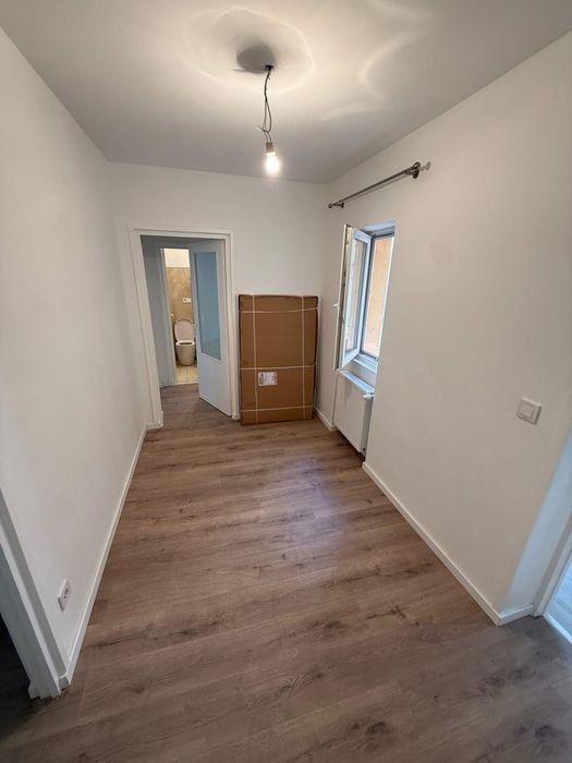 Ofer spre închiriere Apartament 3 camere  + zona de luat masa Etaj 1