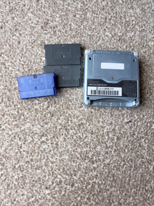 Gameboy Advance  plus 3 jocuri