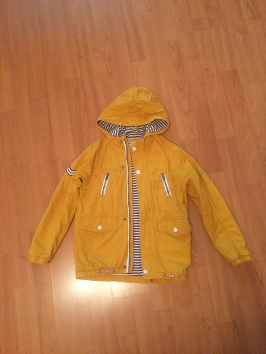 продам куртки на мальчика