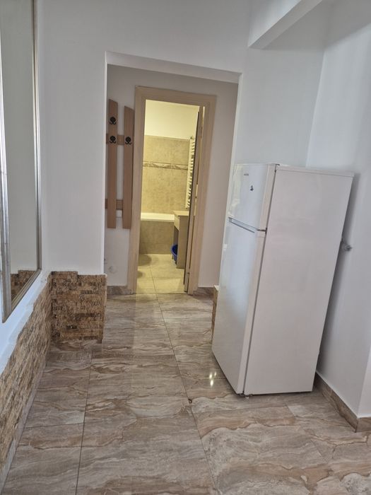 Închiriez apartament 2 camere decomandat