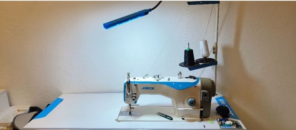 Швейная машинка Jack F4
