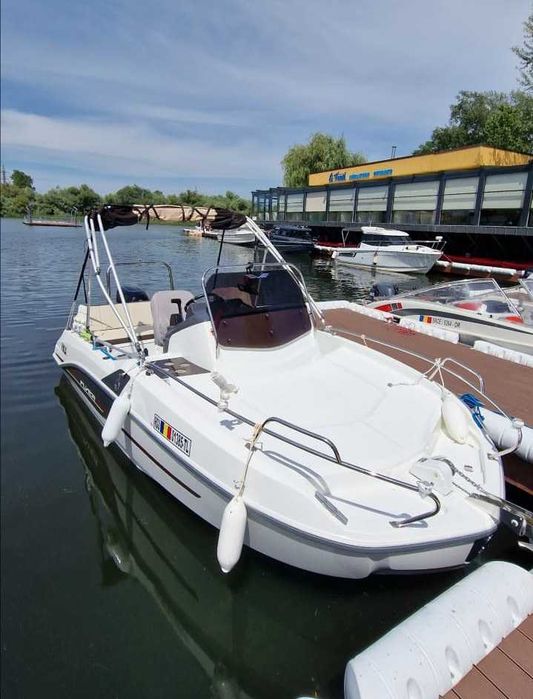 Barca BENETEAU Flyer 5  - Motor SUZUKI 140 CP cu Cabina + PERIDOC